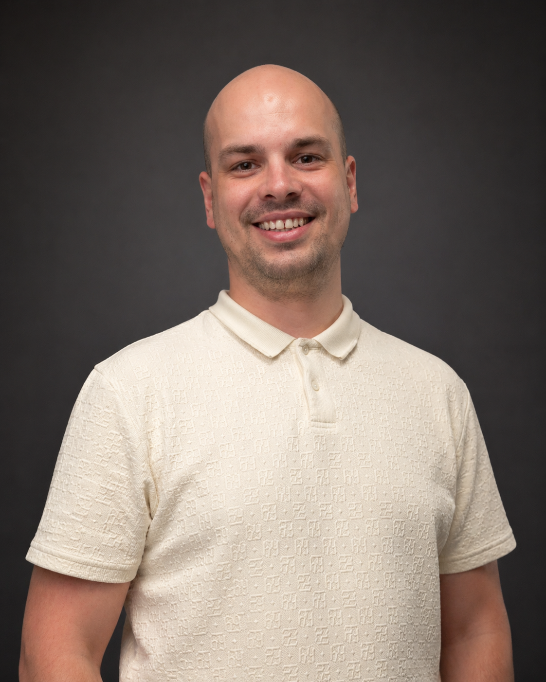 Daniel Sakar — AI tréner a podnikateľ